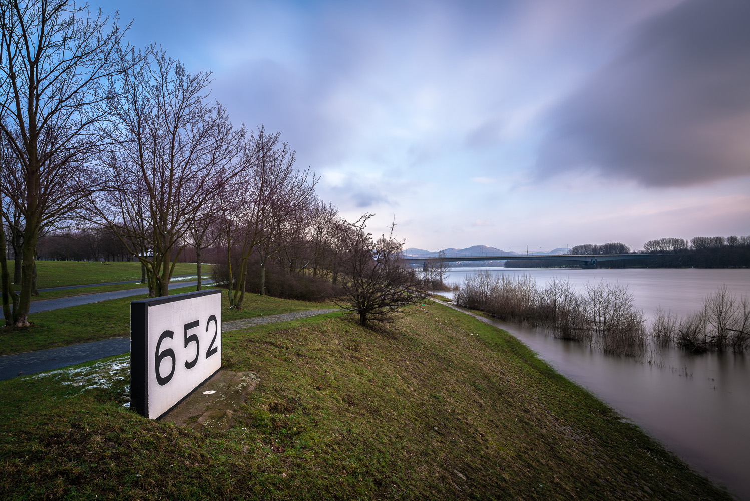 bonn am rhein, hier bonn beuel mit blick auf königswinter